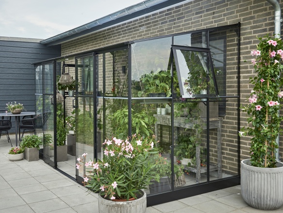 Skleník Halls Qube Lean-to