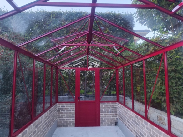 Profesionální montáže skleníků na klíč