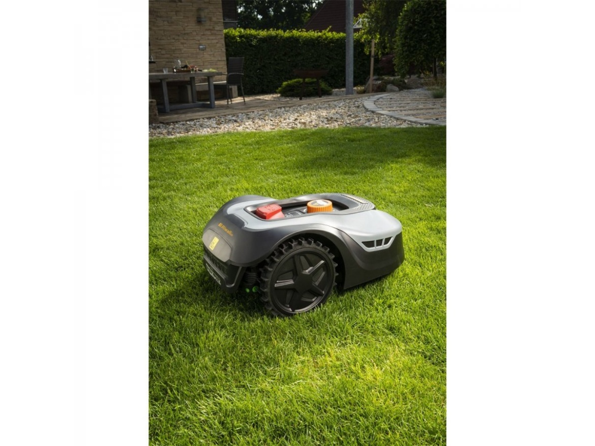 Robotická akumulátorová sekačka 900 m2 s možností ovládání přes WiFi nebo Bluetooth Riwall PRO RRM 950 APP