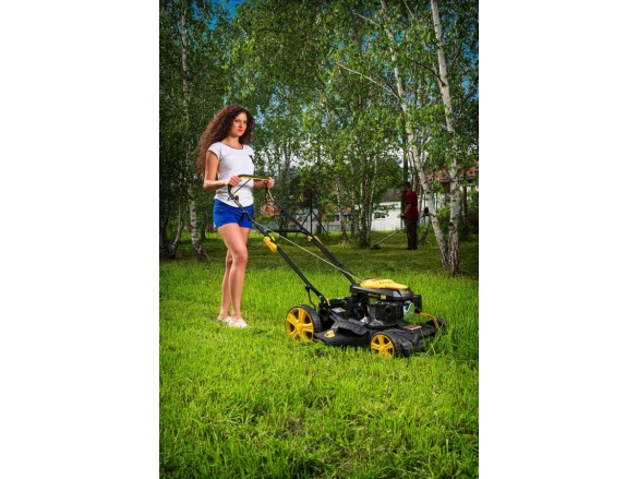 Multifunkční travní sekačka 4 v 1 s benzinovým motorem a pojezdem Riwall PRO RPM 5135