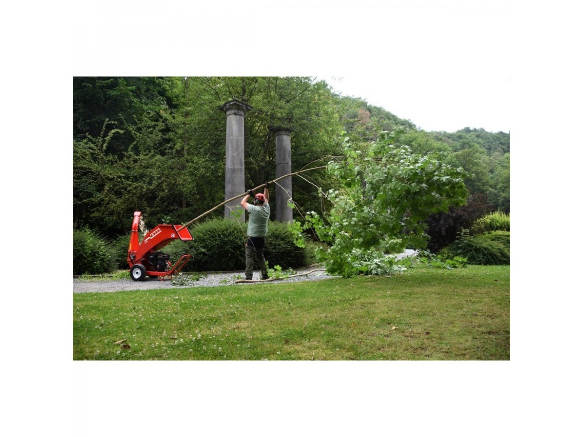 Benzínový drtič dřeva s elektrostartem a otočným komínem GTM GTS 1300 GE TO