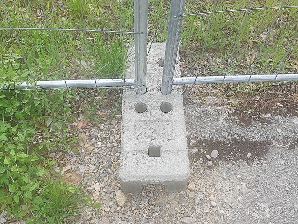 Betónový podstavec mobilného panelu Arepo