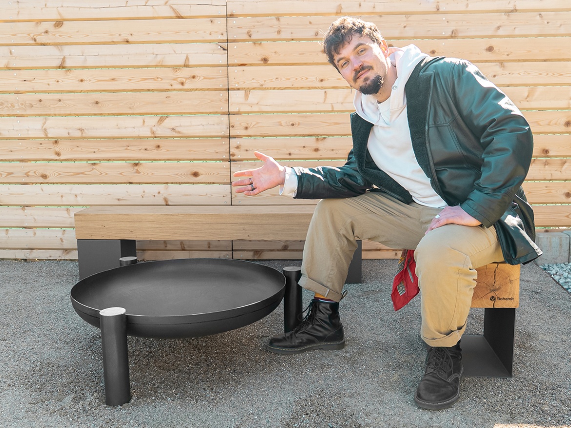 Lavica Bohemit Mr. Allen