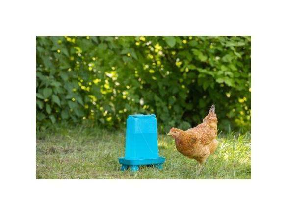 Scobax Plastová napáječka s nožičkami 3.5 L, více barev