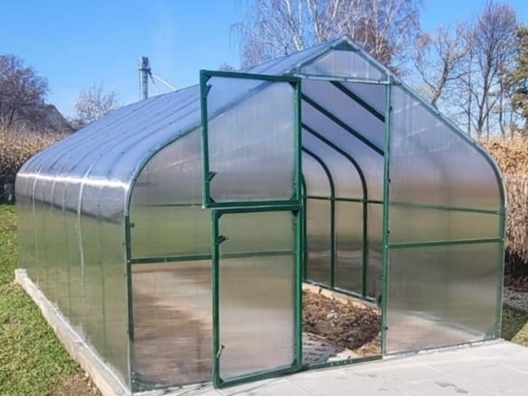 Skleník z polykarbonátu Scobax Drop