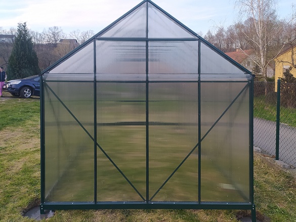 Profesionální montáže skleníků na klíč