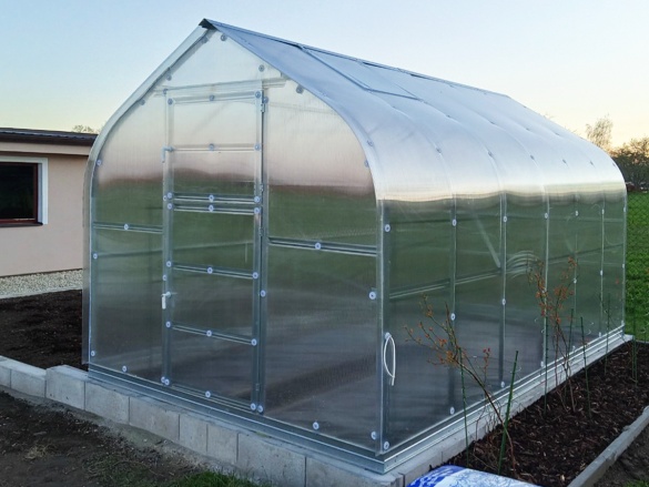 Polikarbonát üvegház Gutta Gardentec Standard