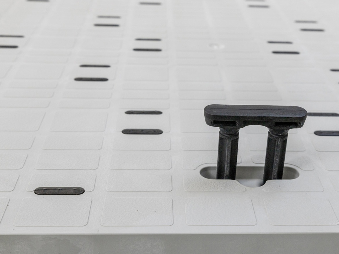 Poklop s madlom pre revíznu šachtu Dakota