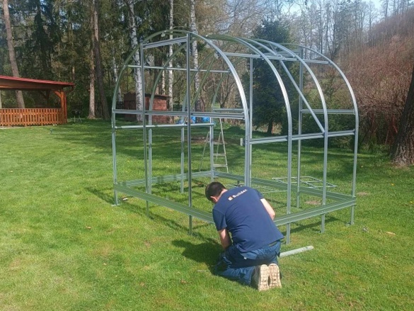 Profesionálna montáž skleníkov na kľúč