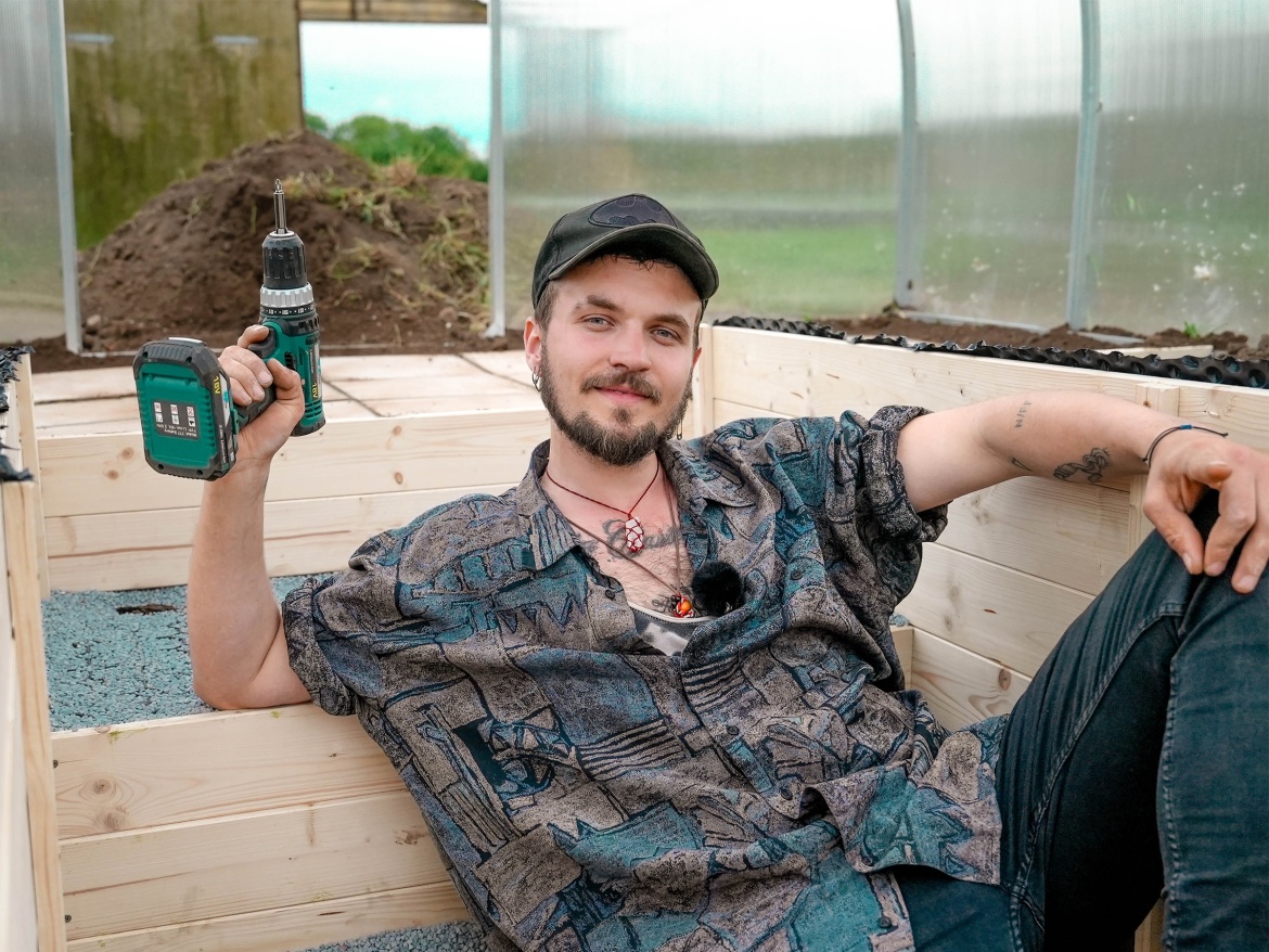 Zapuštěná ulička ve skleníku: konec hrbení