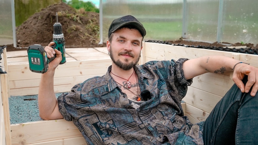 Zapuštěná ulička ve skleníku: konec hrbení