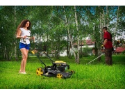 Multifunkční travní sekačka 4 v 1 s benzinovým motorem a pojezdem Riwall PRO RPM 5135