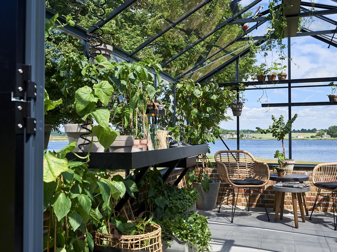 Klasický skleník na podmurovke Juliana Premium On-wall