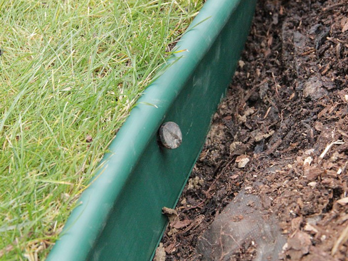 Neviditeľný obrubník Grate Garden Diamond