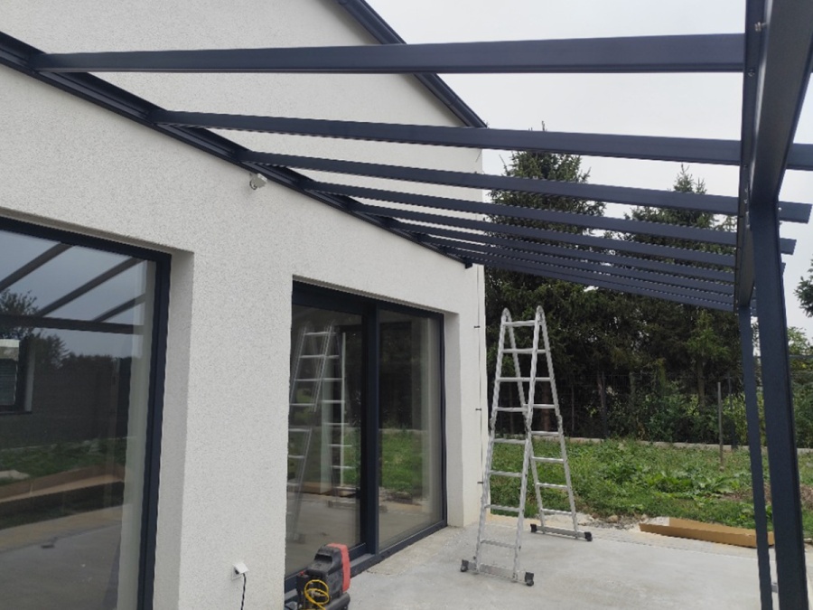 Pergolák, télikertek és előtetők telepítése