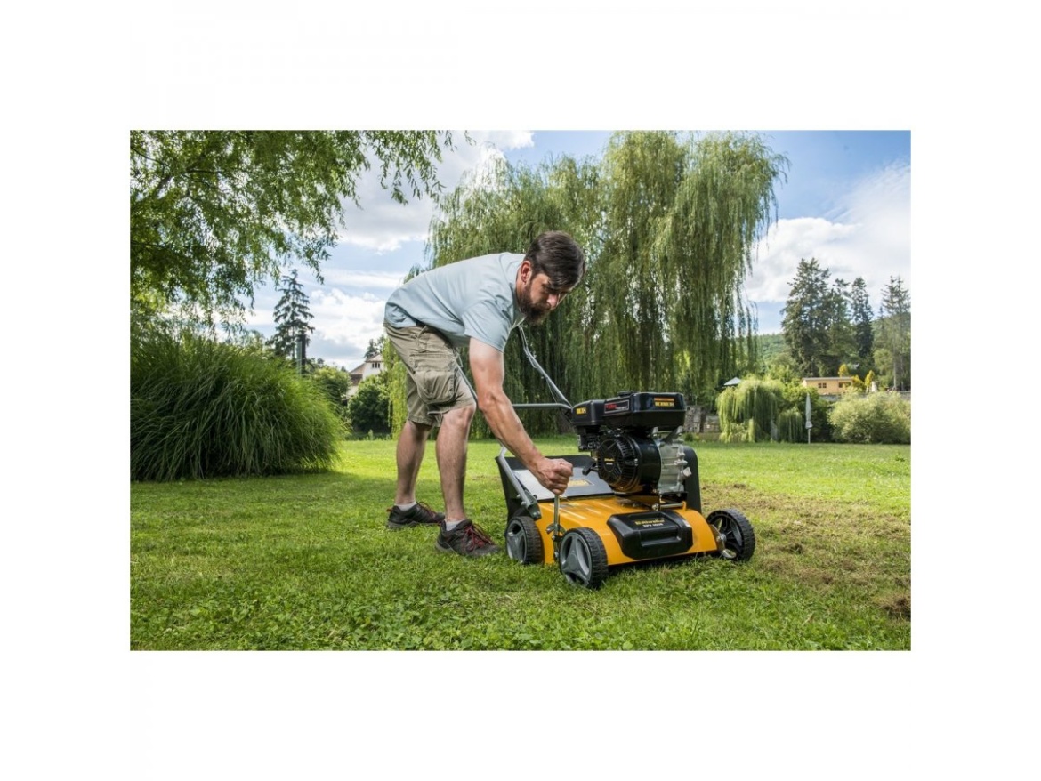 Travní vertikutátor/provzdušňovač s benzinovým motorem 40 cm Riwall PRO RPV 4058