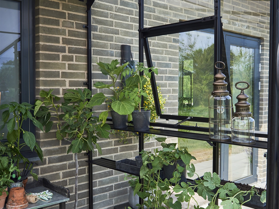 Skleník Halls Qube Lean-to Balcony