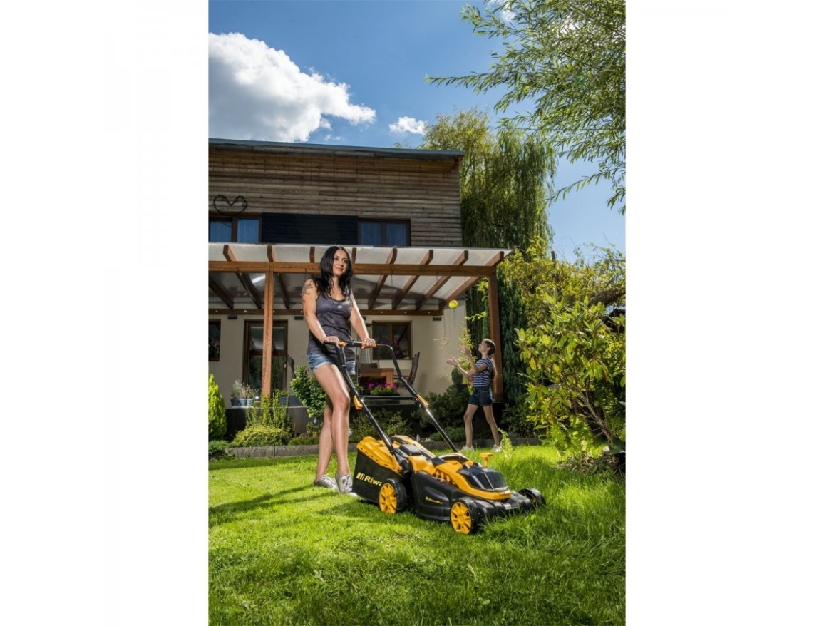 Akumulátorová travní sekačka 20 V (bez baterie a nabíječky) Riwall PRO RALM 3820
