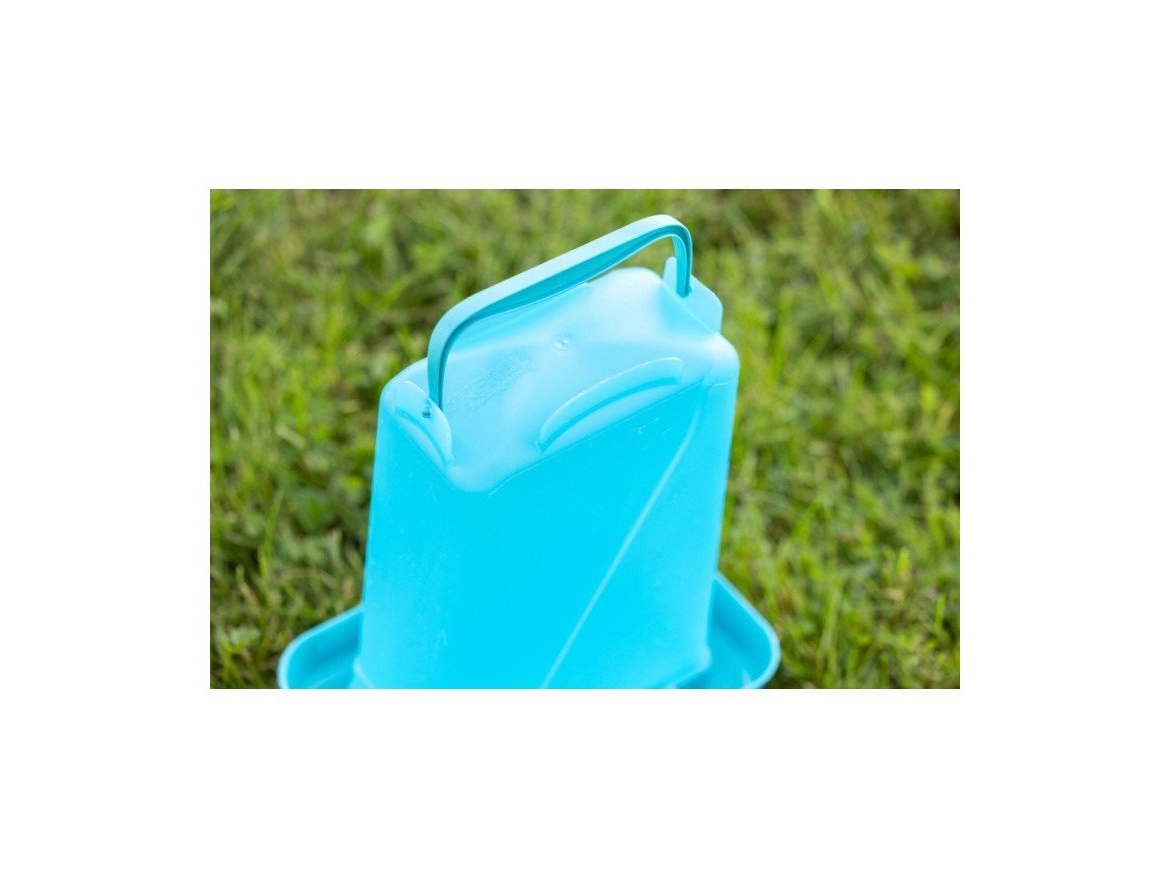 Scobax Plastová napáječka s nožičkami 3.5 L, více barev