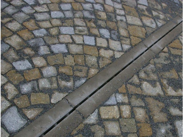 Betonový žlab štěrbinový Gutta D400