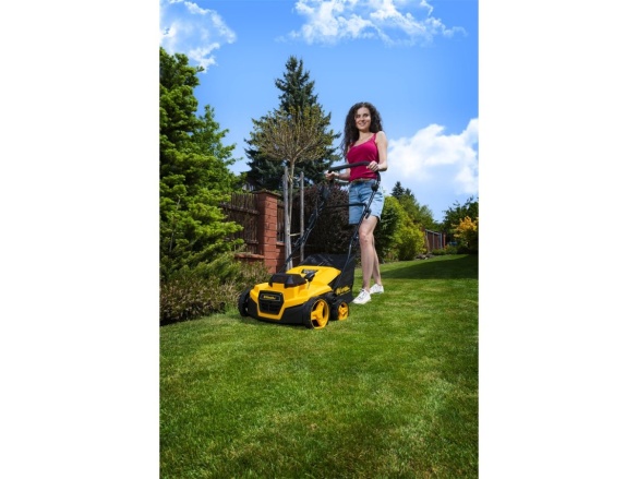 Aku travní provzdušňovač 2x20 V (bez baterie a nabíječky) Riwall PRO RAV 3820i