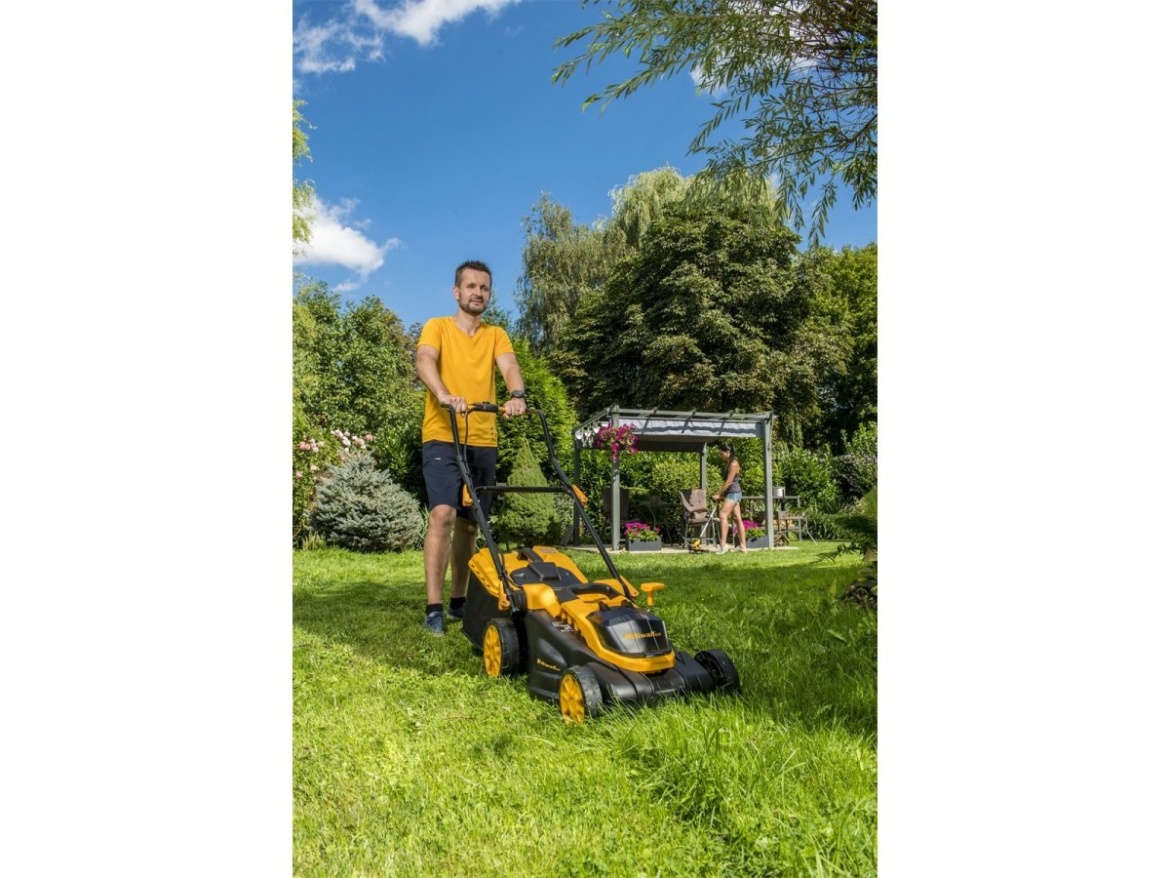 Akkus fűnyíró 2 x 20 V + 2 x 4 Ah akkumulátor + 2 x 2,4 A töltő Riwall PRO RALM 3820 SET