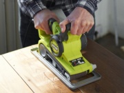 Pásová bruska Ryobi EBS800V