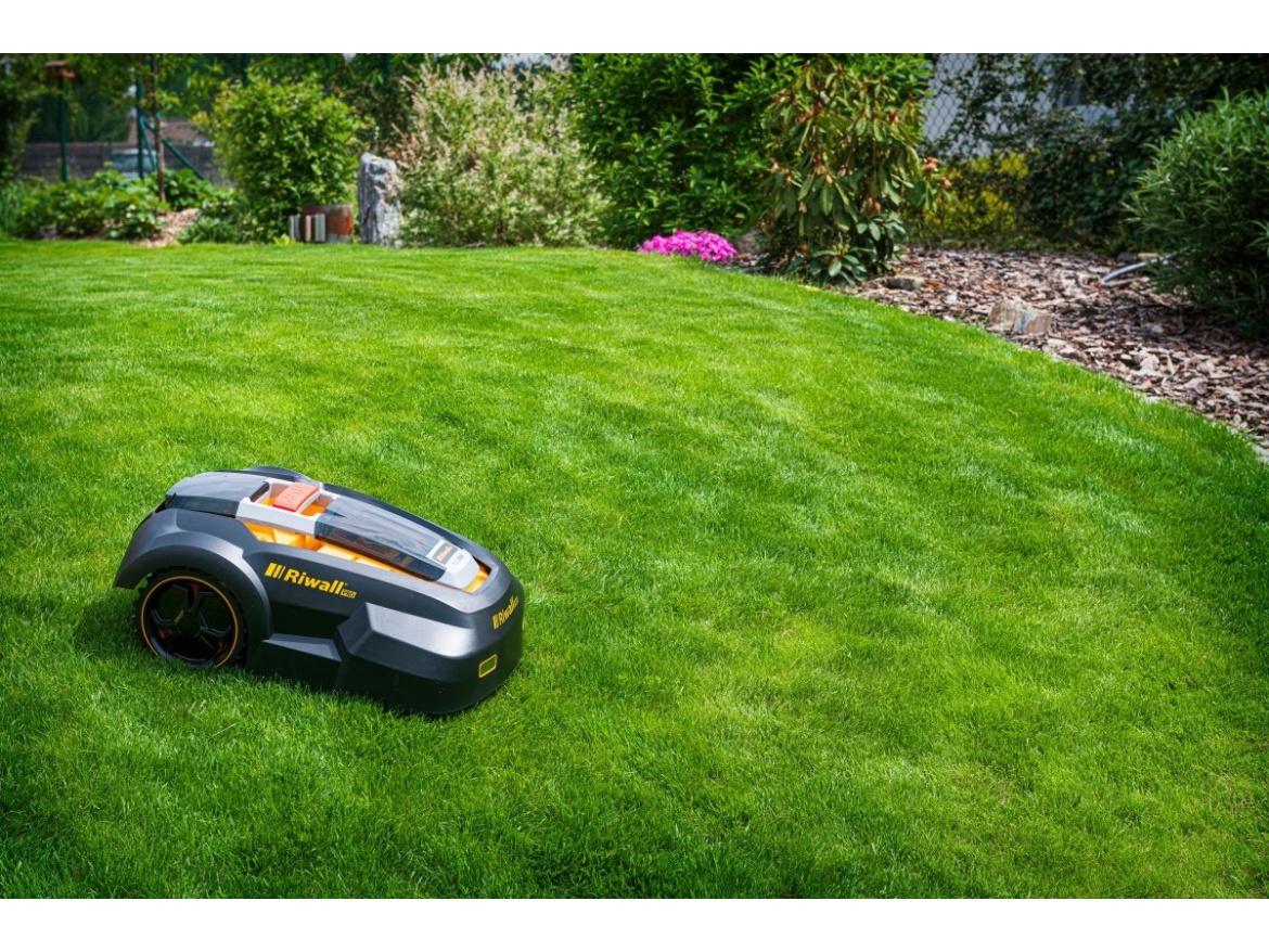 Robotická aku sekačka 1000 m2 Riwall PRO RRM 1000