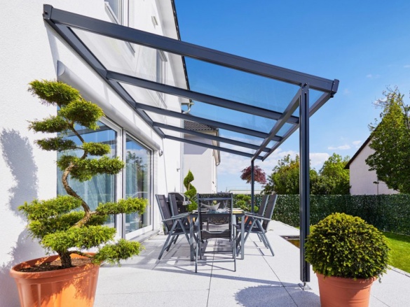 Hliníková pergola - číry/biela konštrukcia Gutta Terrassendach Premium