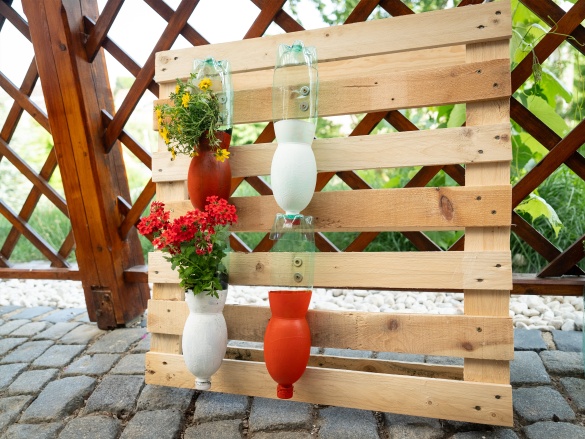 10 tipů k využití PET lahví na zahradě