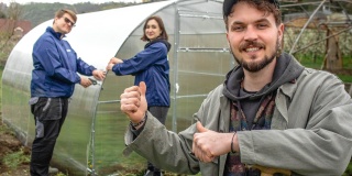 Montáž polykarbonátového skleníka