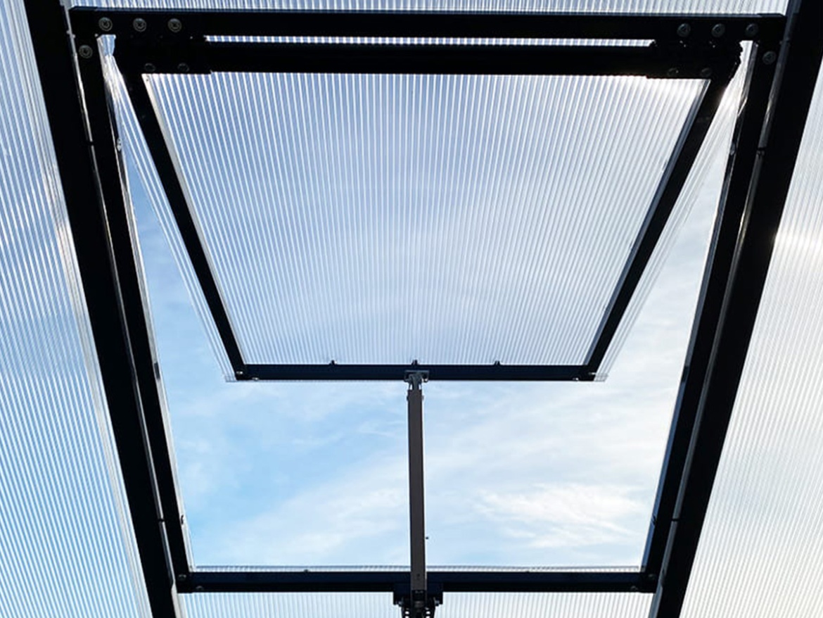 Okno s automatickým otvíračem Scobax