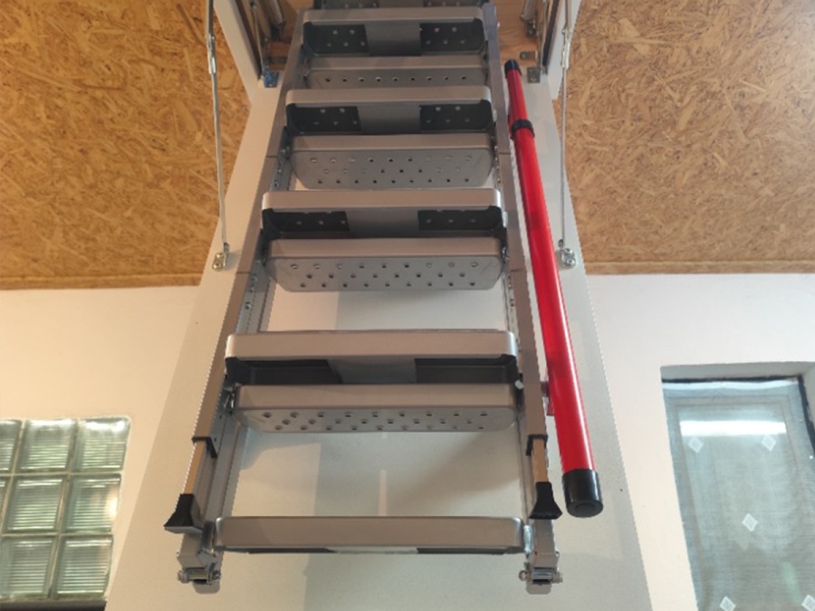 Padláslépcsők beépítése