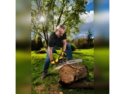 Řetězová pila s benzinovým motorem 49 ccm + náhradní řetěz + rukavice + ochranné brýle Riwall PRO RPCS 5140 SET