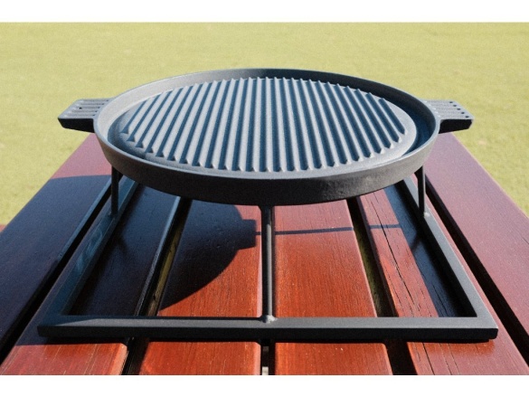 Litinová pánev s podstavcem PG