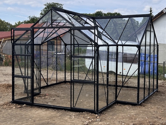 Profesionálna montáž skleníkov na kľúč