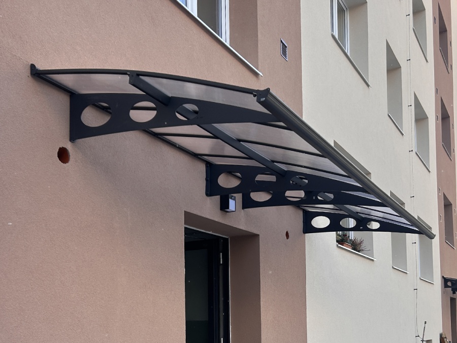 Montáže pergol, zimných záhrad a striešok