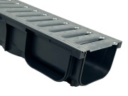 Plastový odtokový žlab s pozinkovanou mříží Covernit A15