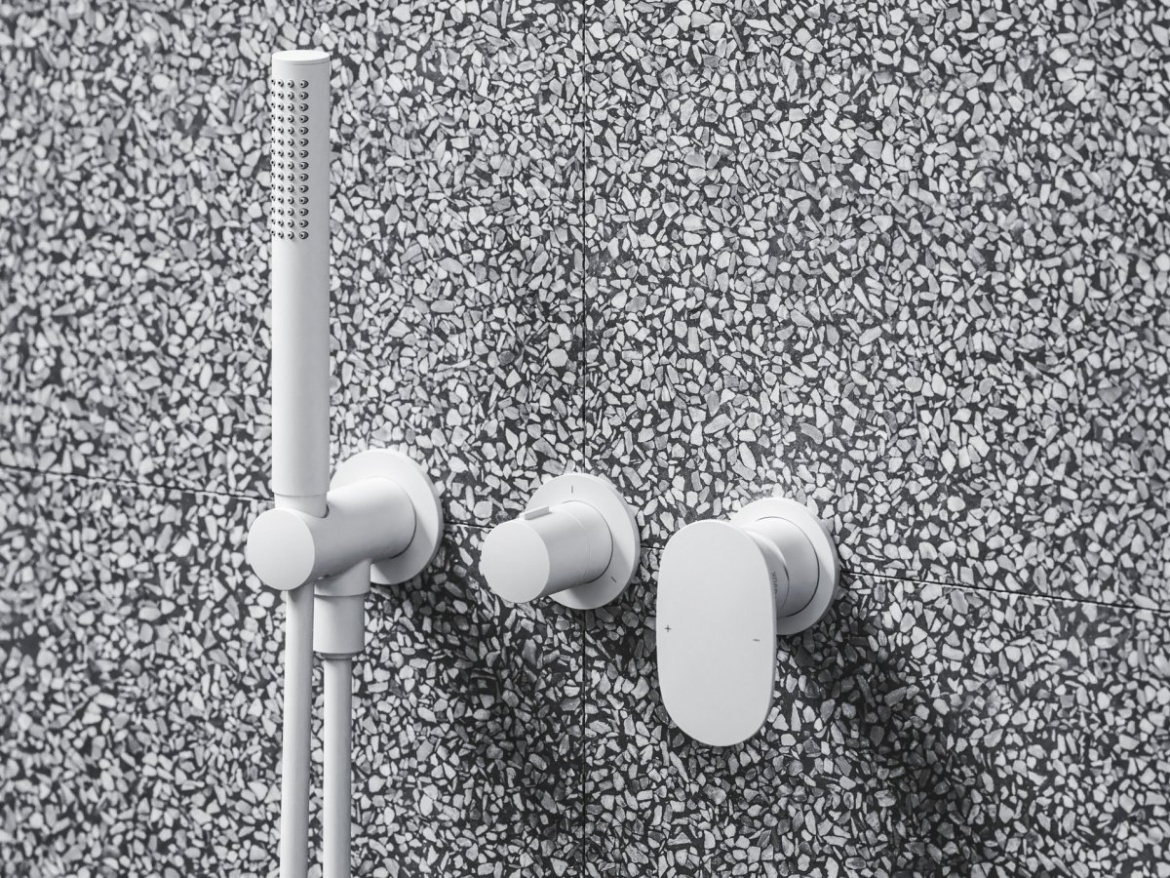 Ravak SG 065.20BLM.O2.+S Podomietková batéria 2-cestná s telesom, so sprchovým setom, čierna matná