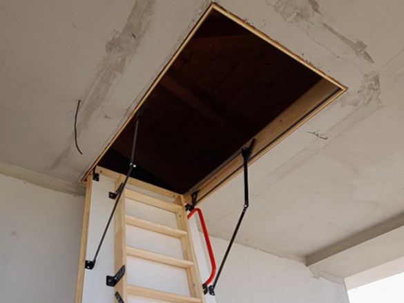 Montáže podkrovných schodov