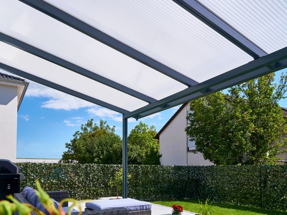 Hliníková pergola - číry/biela konštrukcia Gutta Terrassendach Premium