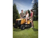 Travní traktor 92 cm se zadním výhozem a hydrostatickou převodovkou Riwall PRO RLT 92 HRD