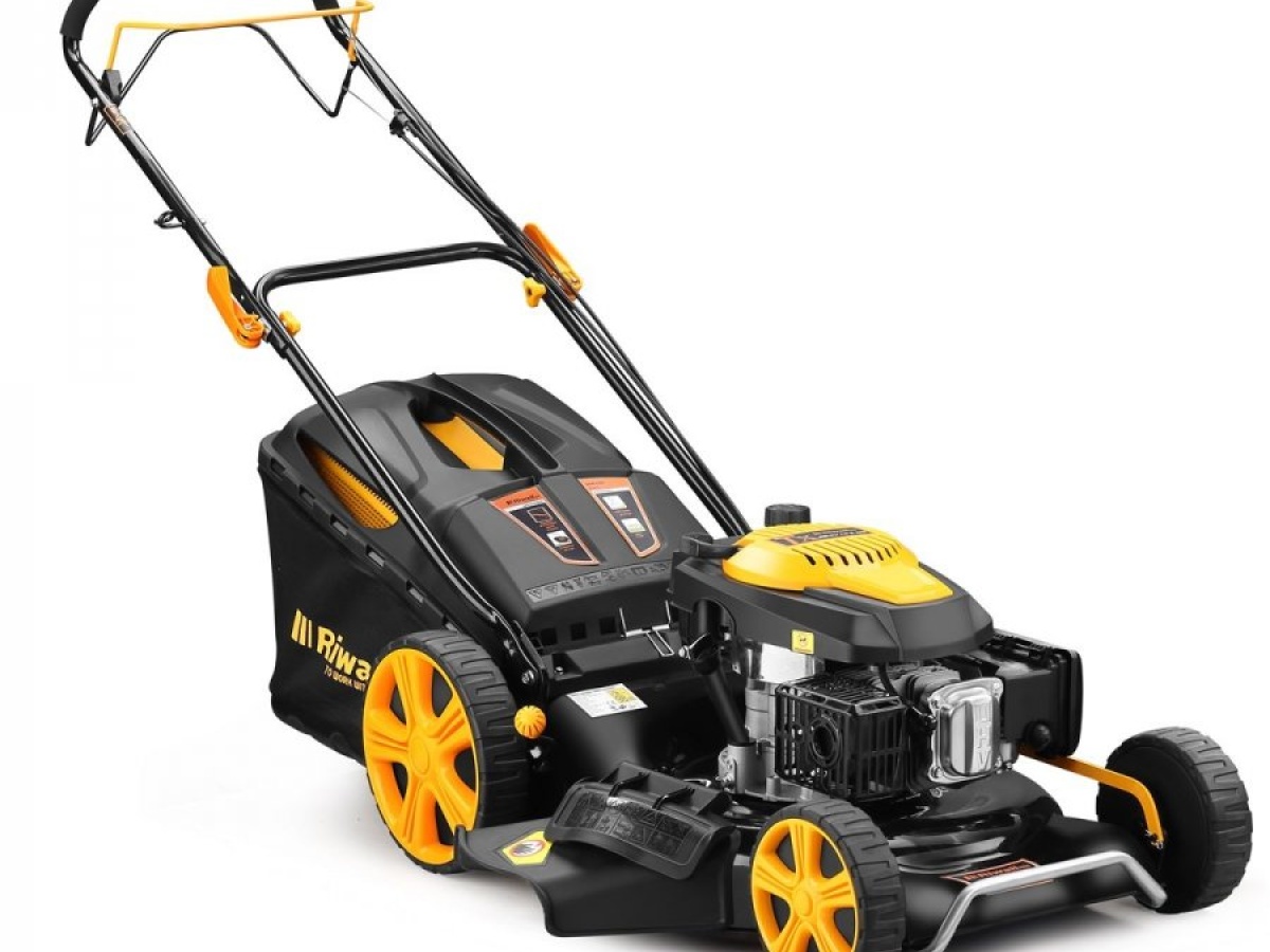 Multifunkční travní sekačka 4 v 1 s benzinovým motorem a pojezdem Riwall PRO RPM 5355