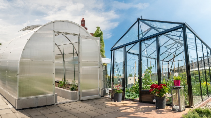 Je lepší oblúkový alebo hranatý skleník?