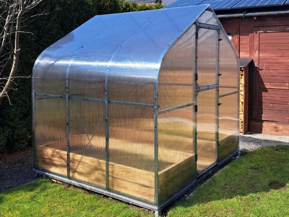 Skleník z polykarbonátu Scobax Drop