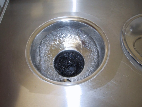 Drviče odpadu Waste King Commercial 2000