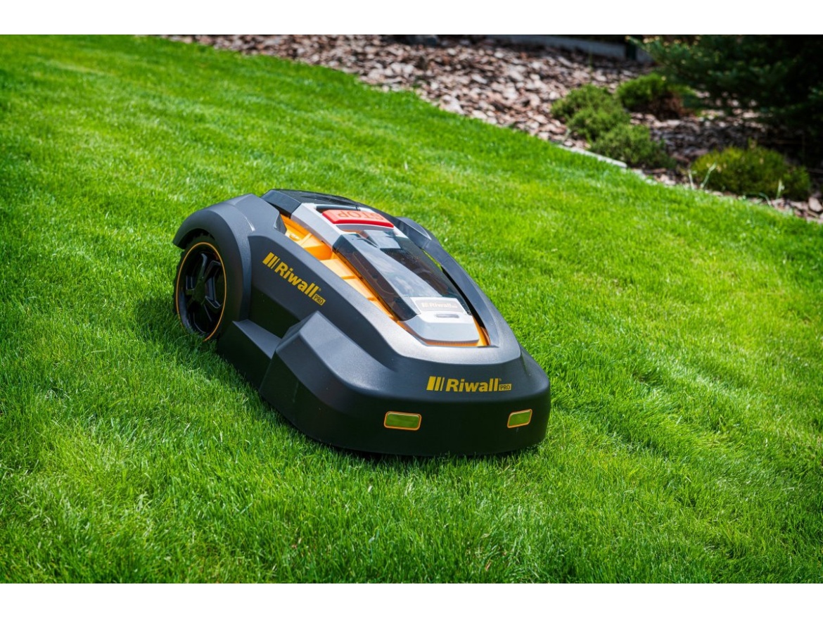 Robotická aku sekačka 1000 m2 Riwall PRO RRM 1000