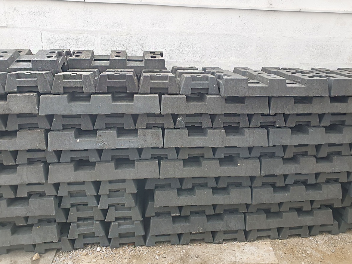 Plastový podstavec Arepo