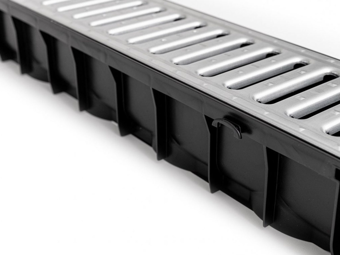 Plastový žľab s pozinkovanou mrežou Gutta A15