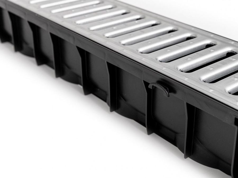 Plastový žlab s pozinkovanou mříží Gutta A15